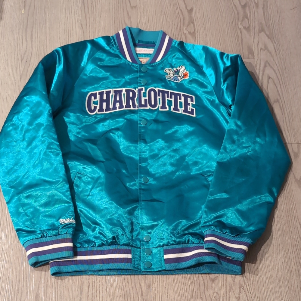 Excellent Mitchell & Ness  Charlotte Hornets Teal Satin Jacket Size L 14-16